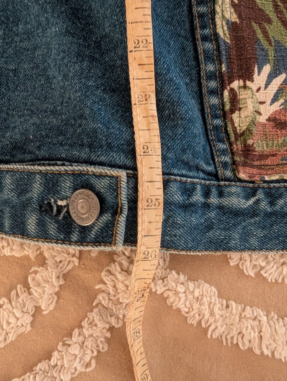 Upcycled denim jacket w rare cowboy fabric, Size M - L - Picture 8 of 10